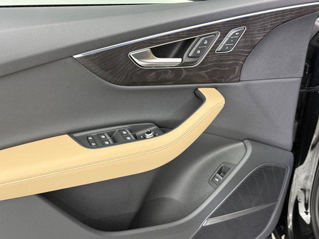 new 2025 Audi Q7 car, priced at $70,561