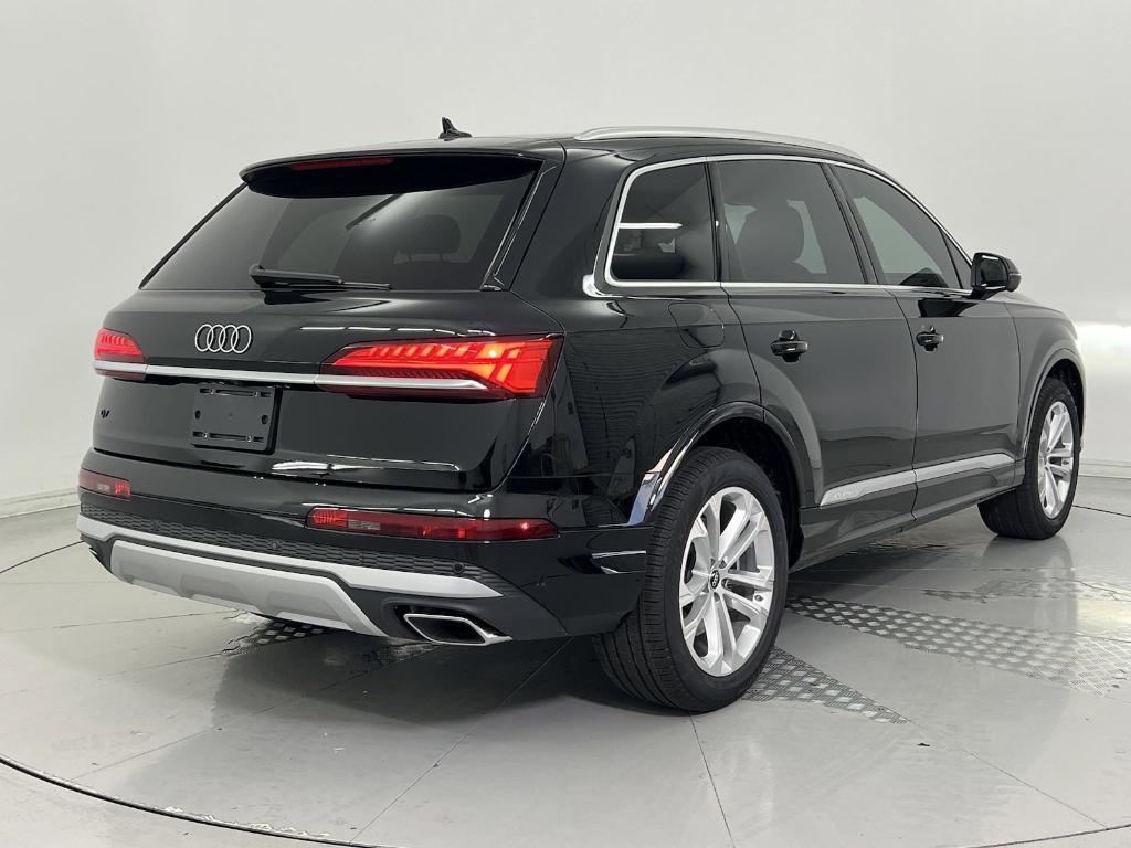 new 2025 Audi Q7 car, priced at $67,211