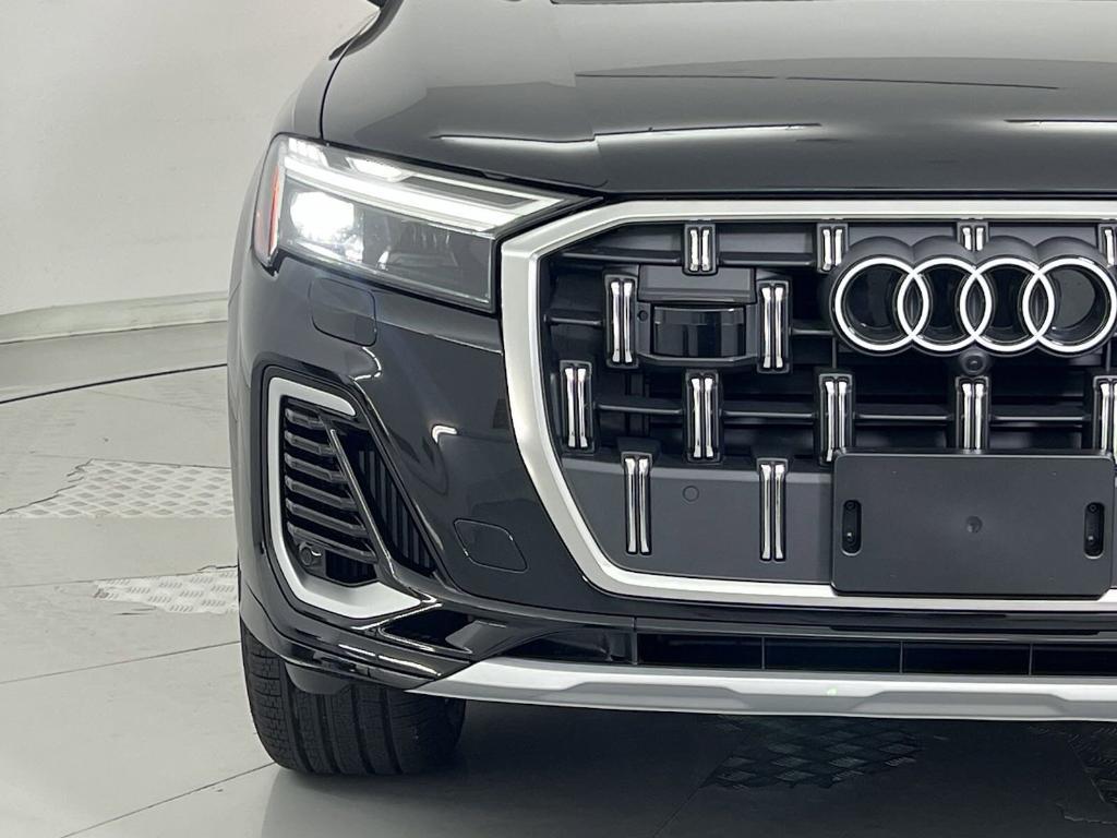 new 2025 Audi Q7 car, priced at $67,211