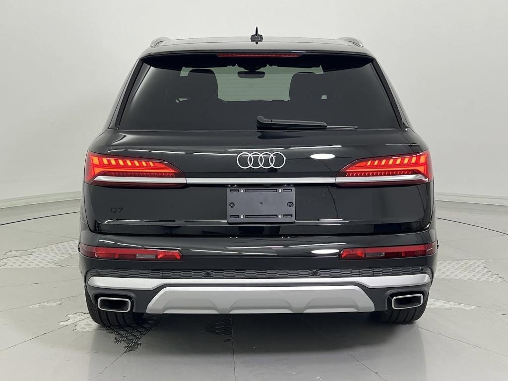 new 2025 Audi Q7 car, priced at $67,211