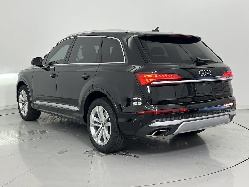 new 2025 Audi Q7 car, priced at $67,211