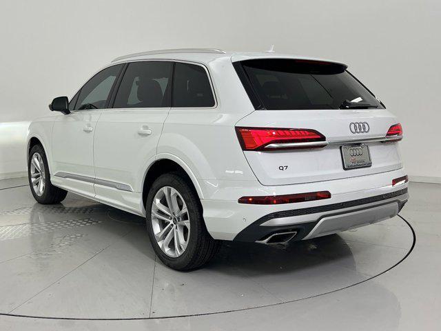 new 2025 Audi Q7 car, priced at $68,151