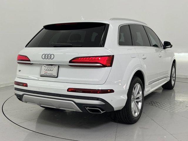 new 2025 Audi Q7 car, priced at $68,151