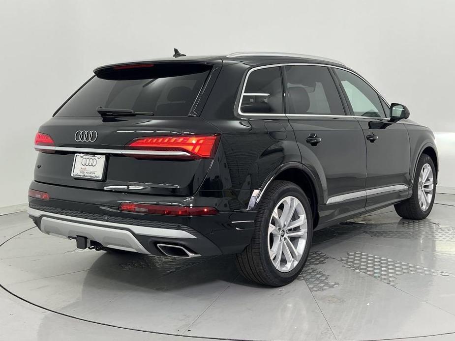 new 2025 Audi Q7 car, priced at $71,801