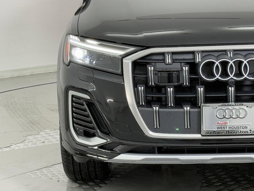 new 2025 Audi Q7 car, priced at $62,321