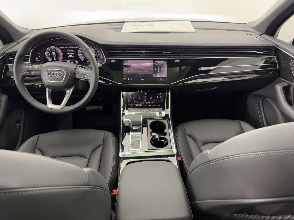 new 2025 Audi Q7 car, priced at $62,321