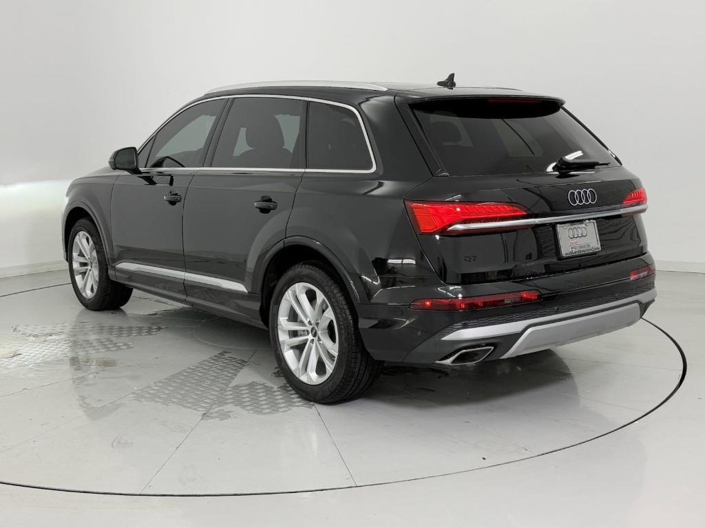 new 2025 Audi Q7 car, priced at $62,321