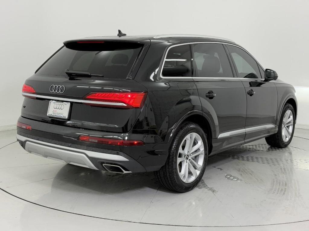 new 2025 Audi Q7 car, priced at $62,321