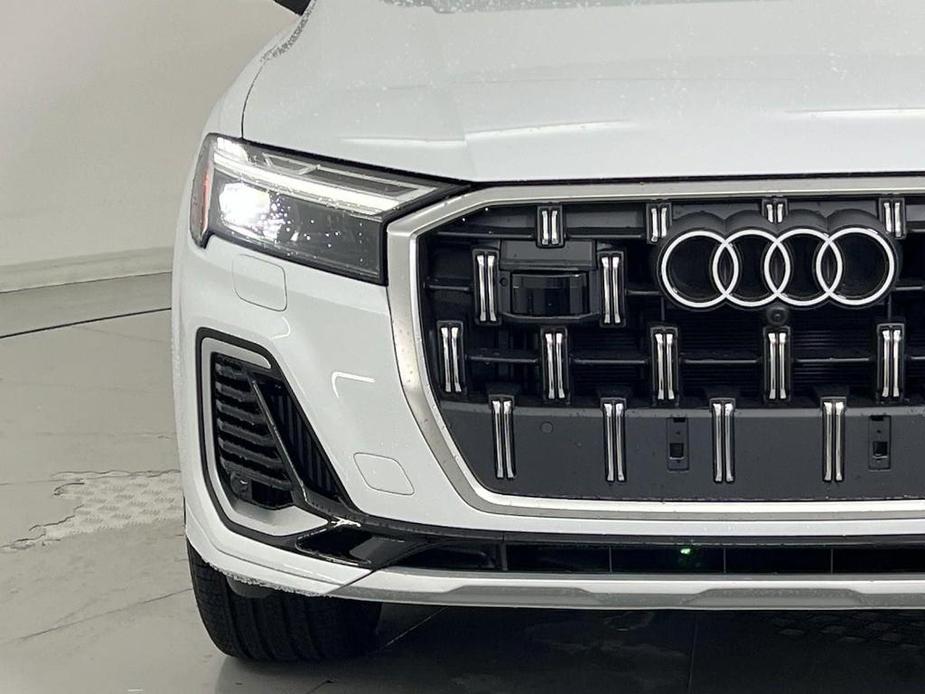 new 2025 Audi Q7 car, priced at $71,801