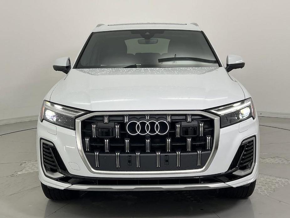 new 2025 Audi Q7 car, priced at $71,801