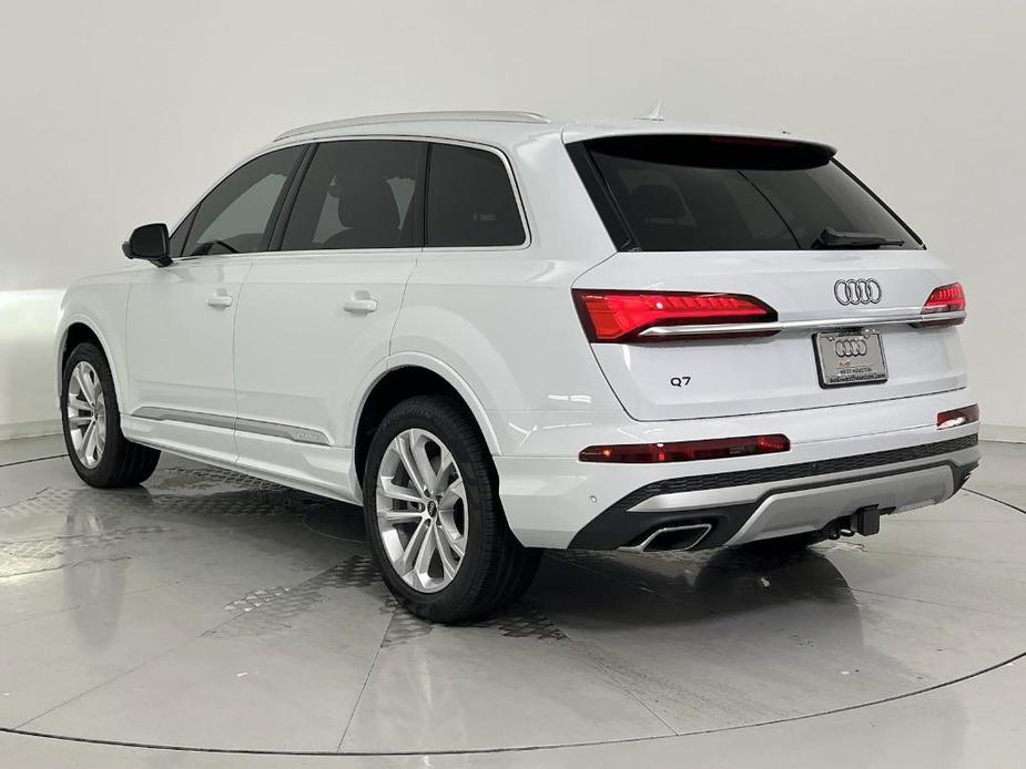 new 2025 Audi Q7 car, priced at $71,801