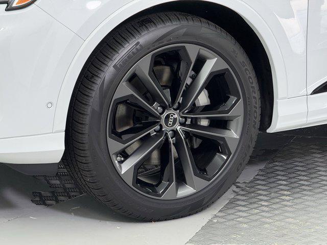 new 2025 Audi Q7 car, priced at $70,561