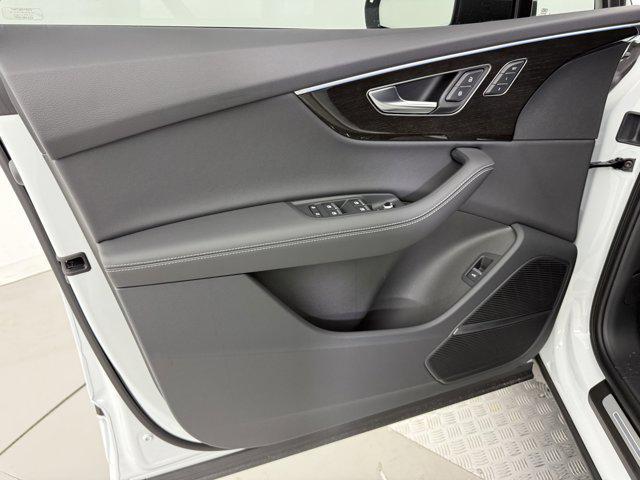 new 2025 Audi Q7 car, priced at $70,561