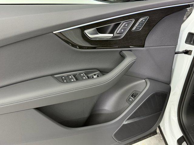 new 2025 Audi Q7 car, priced at $70,561