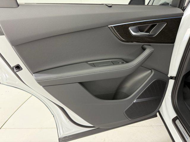 new 2025 Audi Q7 car, priced at $70,561