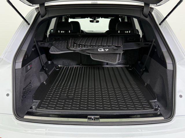 new 2025 Audi Q7 car, priced at $70,561