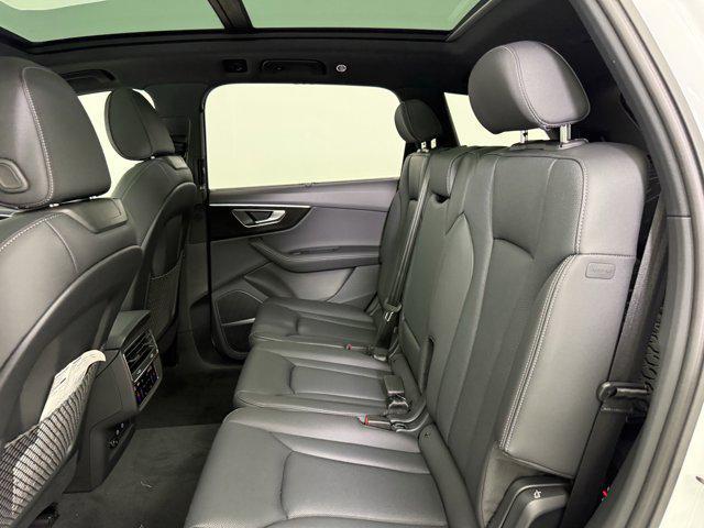 new 2025 Audi Q7 car, priced at $70,561