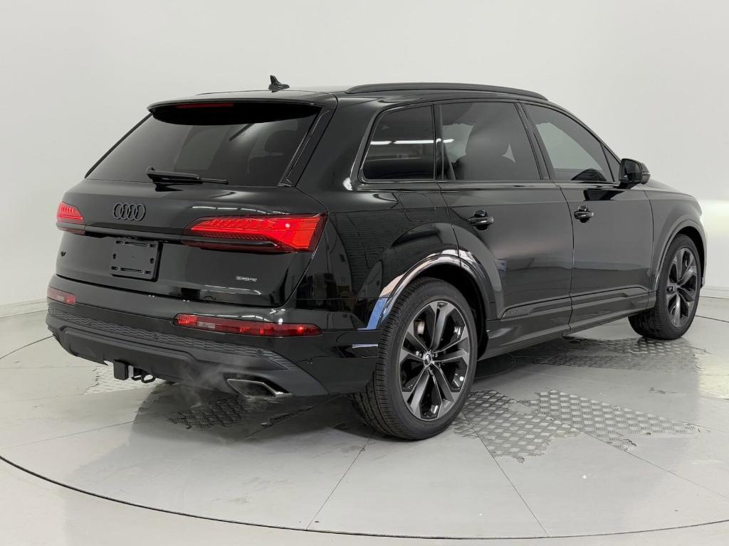 new 2025 Audi Q7 car, priced at $81,611