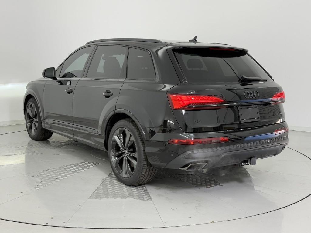 new 2025 Audi Q7 car, priced at $81,611