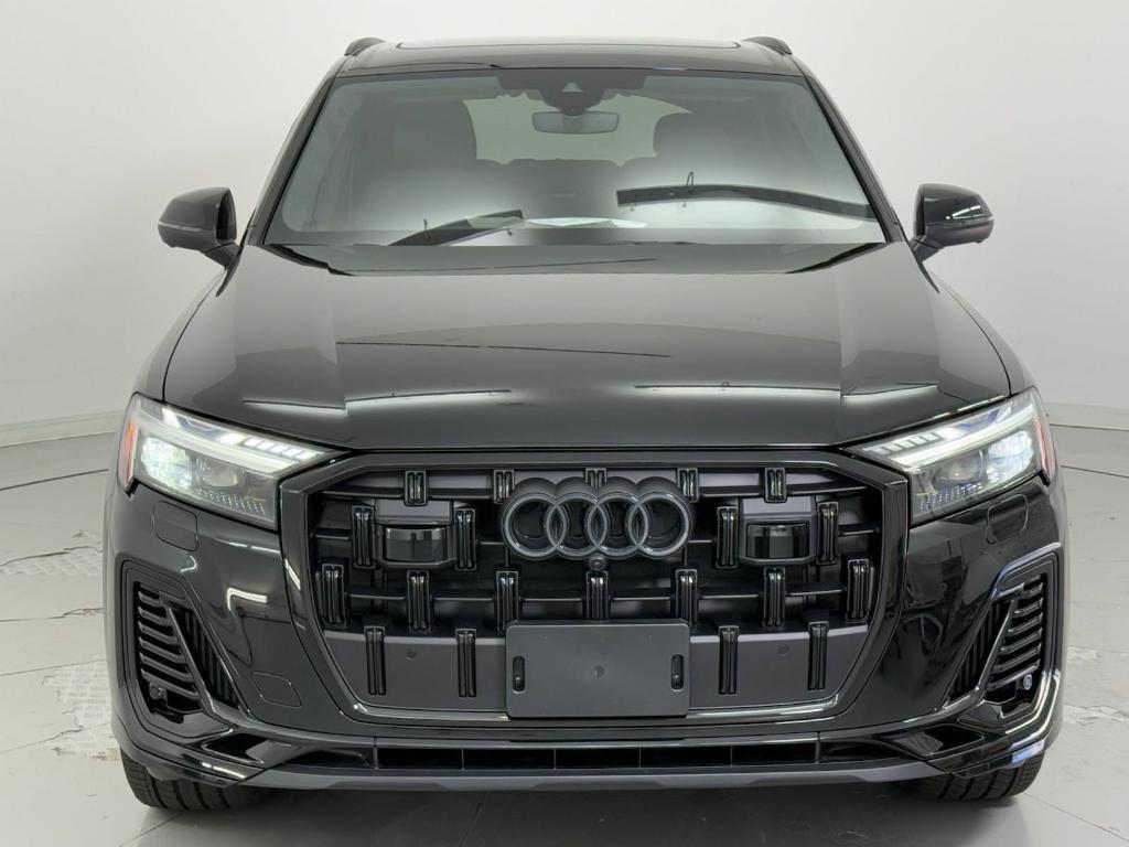 new 2025 Audi Q7 car, priced at $81,611