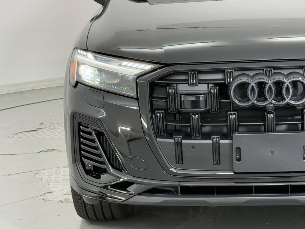 new 2025 Audi Q7 car, priced at $81,611