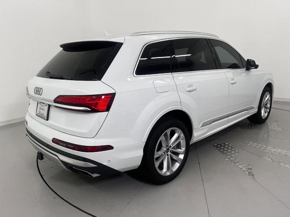 new 2025 Audi Q7 car, priced at $71,892