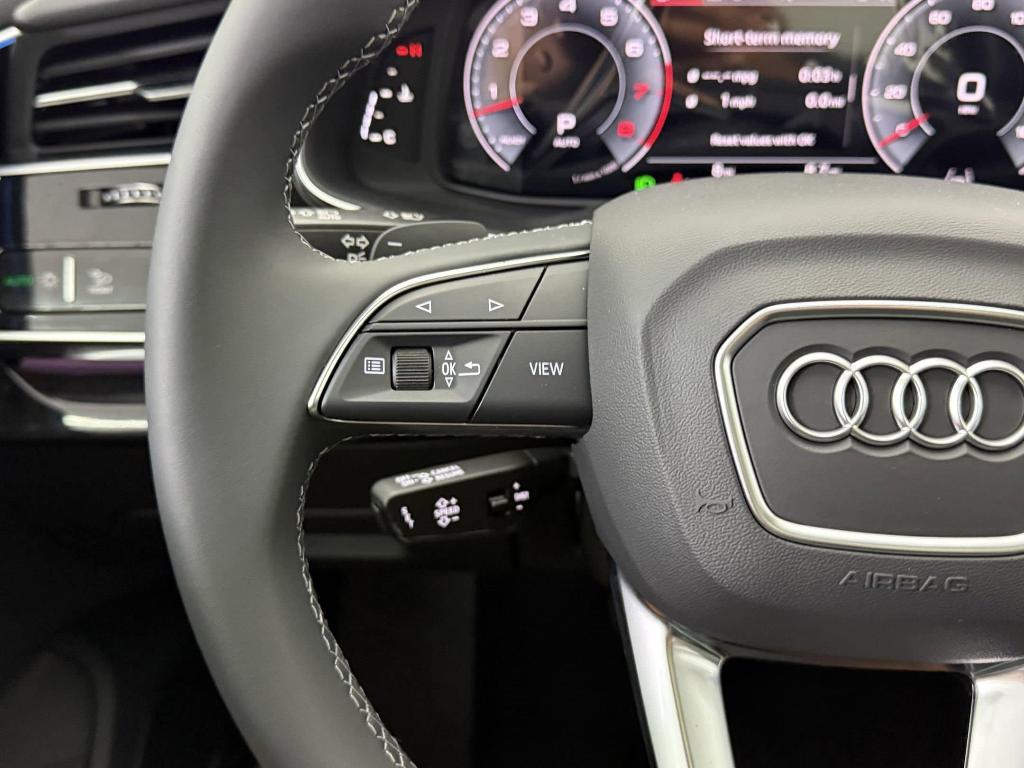 new 2025 Audi Q7 car, priced at $70,911