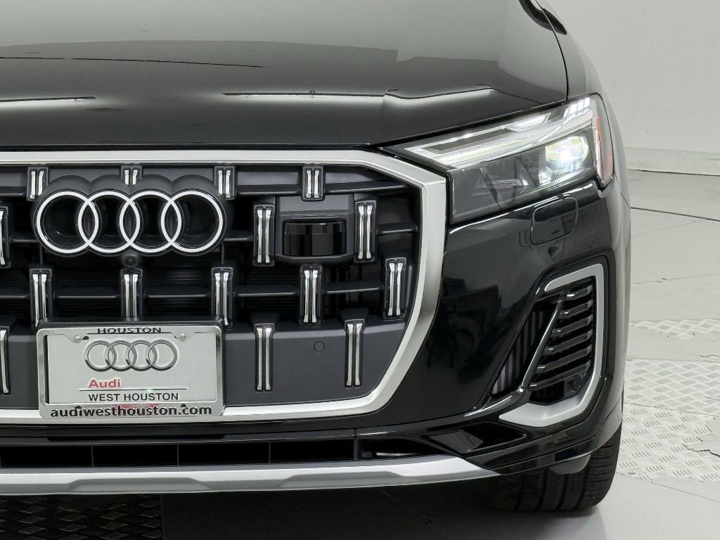 new 2025 Audi Q7 car, priced at $70,911