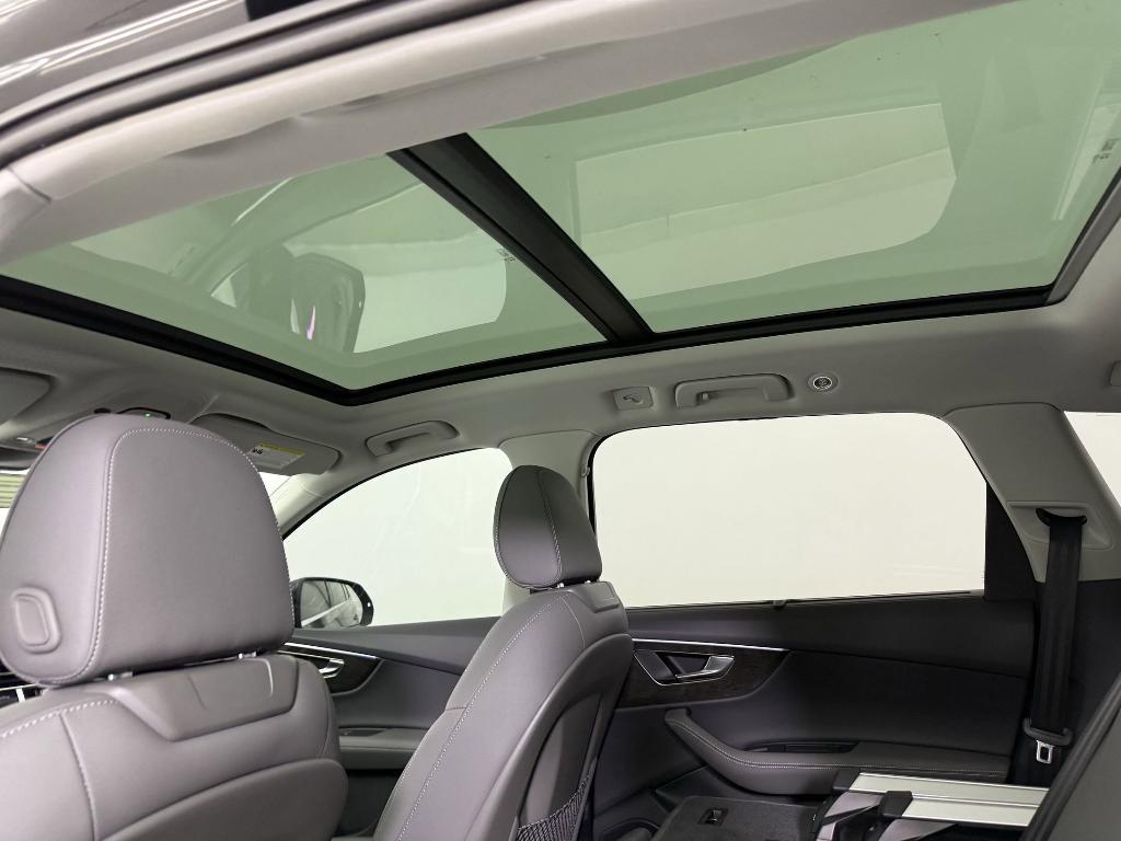 new 2025 Audi Q7 car, priced at $70,911