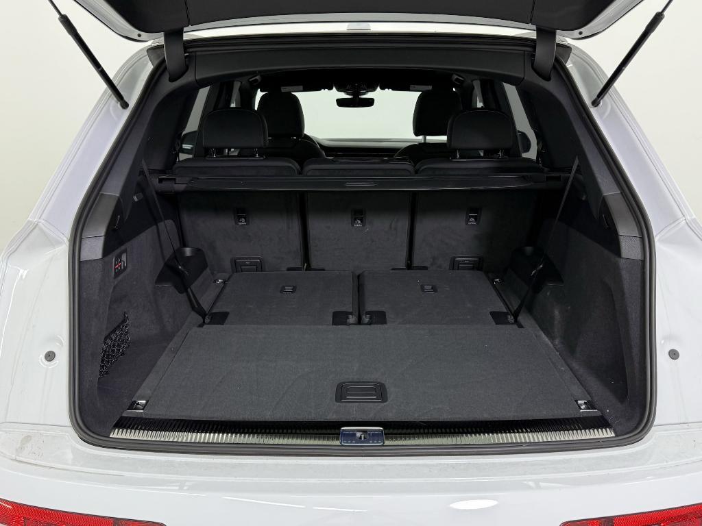 new 2025 Audi Q7 car, priced at $70,422