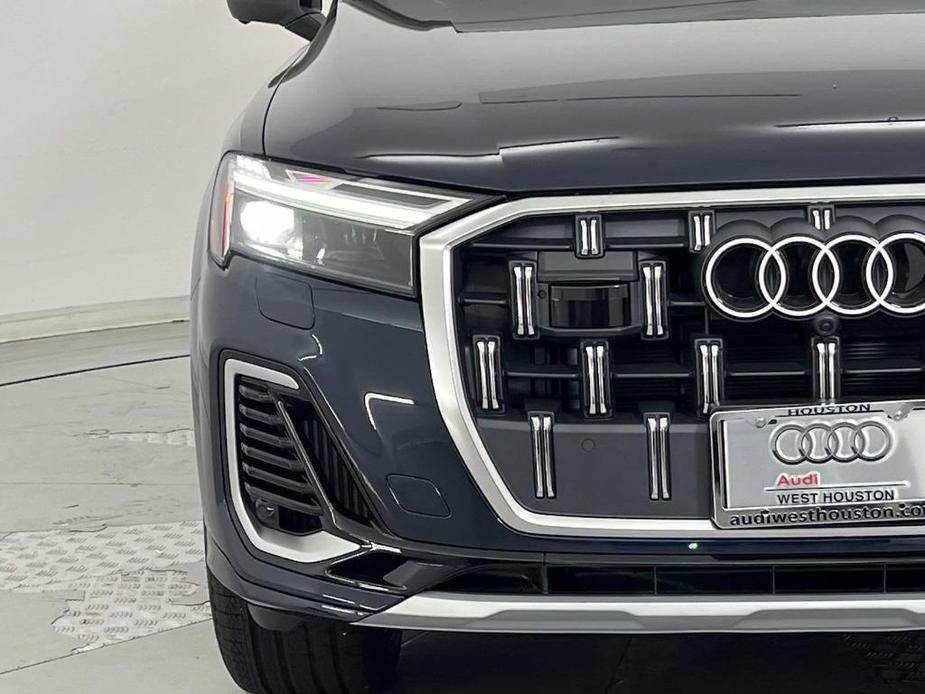 new 2025 Audi Q7 car, priced at $71,801