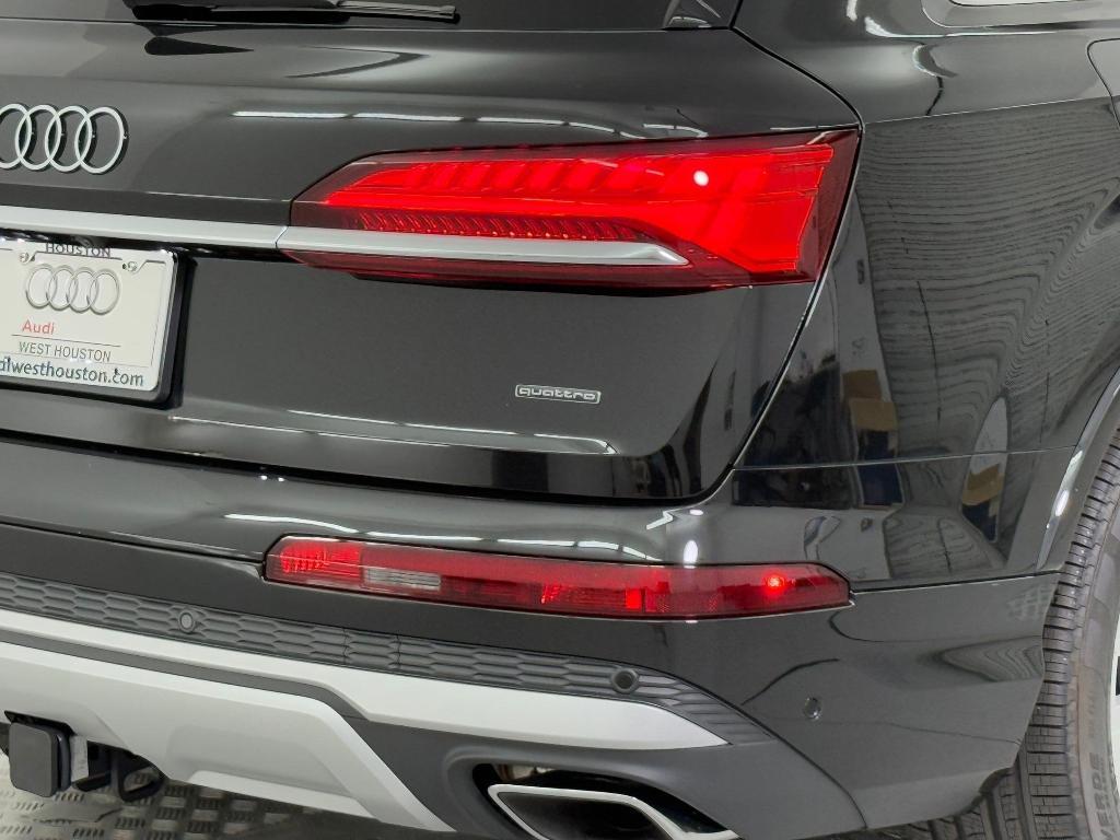 new 2026 Audi Q7 car, priced at $72,561
