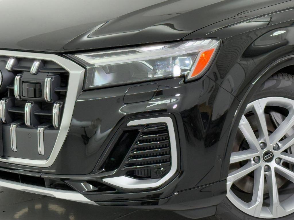new 2026 Audi Q7 car, priced at $72,561