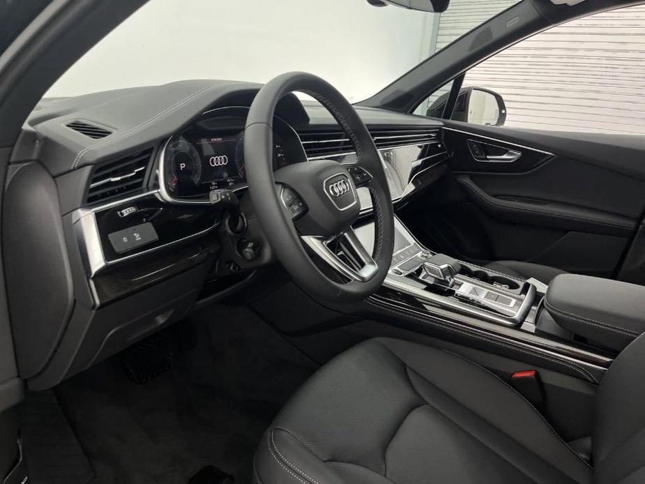 new 2025 Audi Q7 car, priced at $75,700