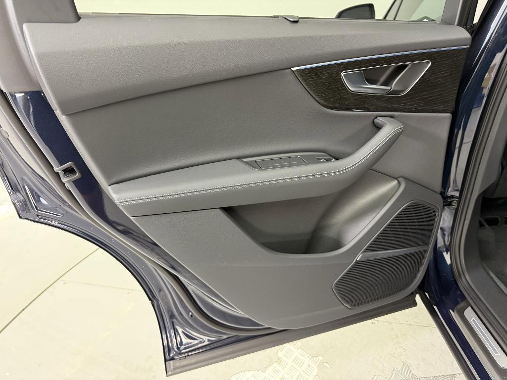 new 2025 Audi Q7 car, priced at $71,531