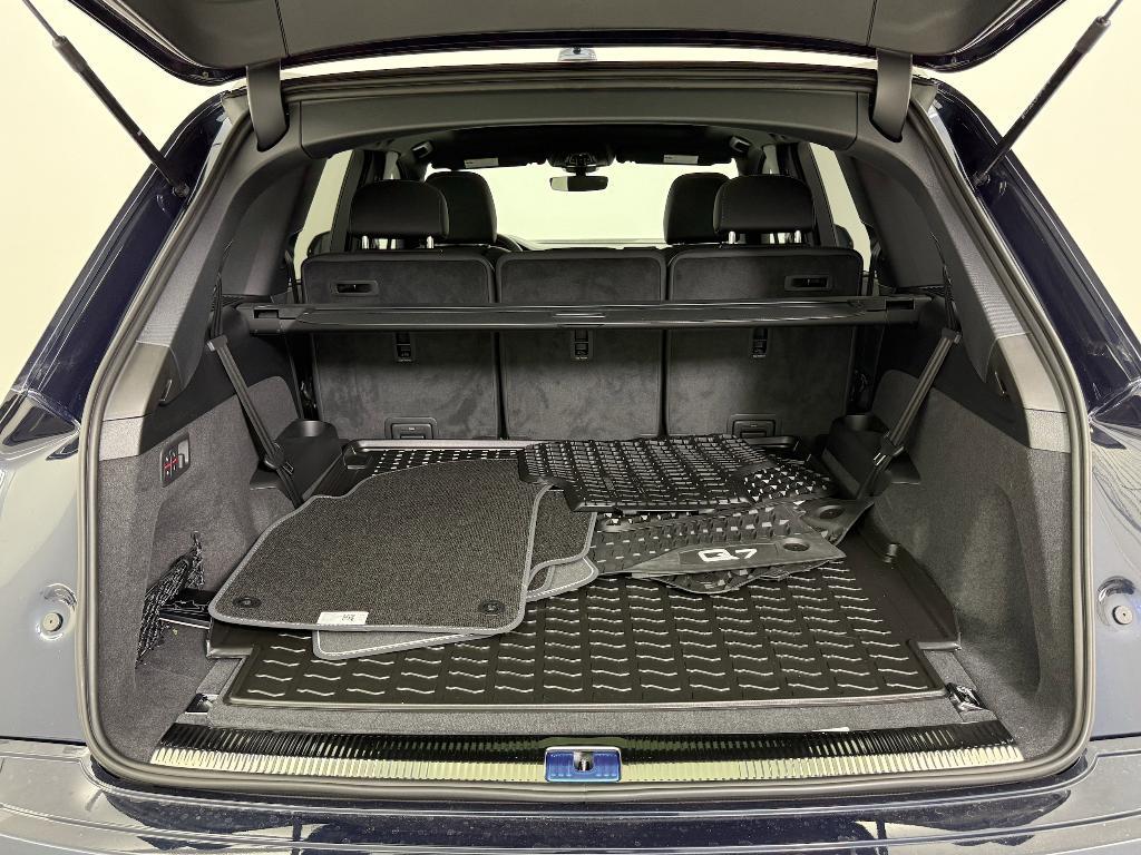 new 2025 Audi Q7 car, priced at $71,531