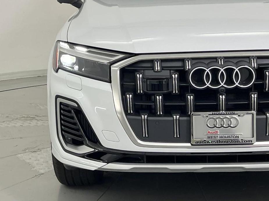 new 2025 Audi Q7 car, priced at $71,801