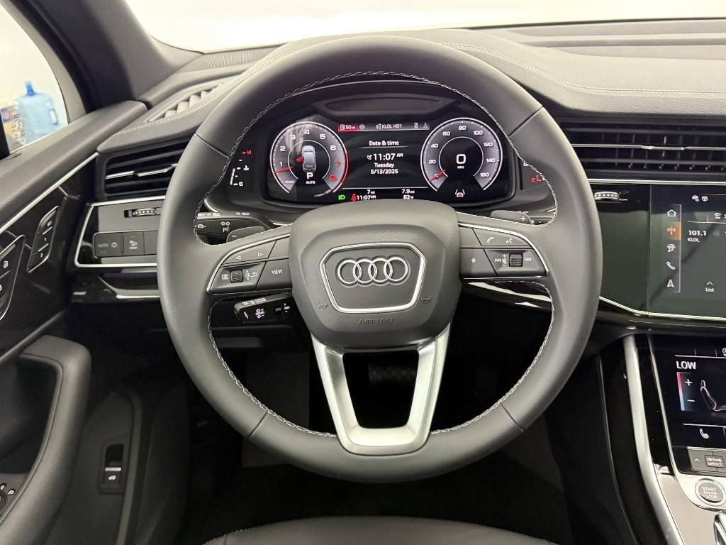 new 2025 Audi Q7 car, priced at $64,301