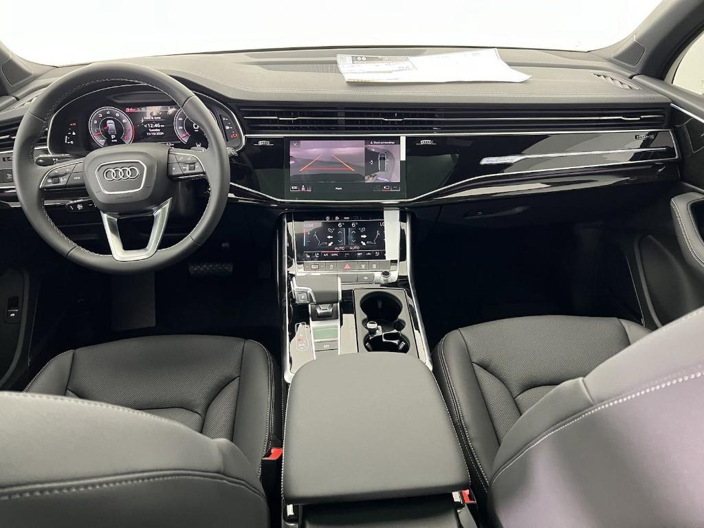 new 2025 Audi Q7 car, priced at $70,901