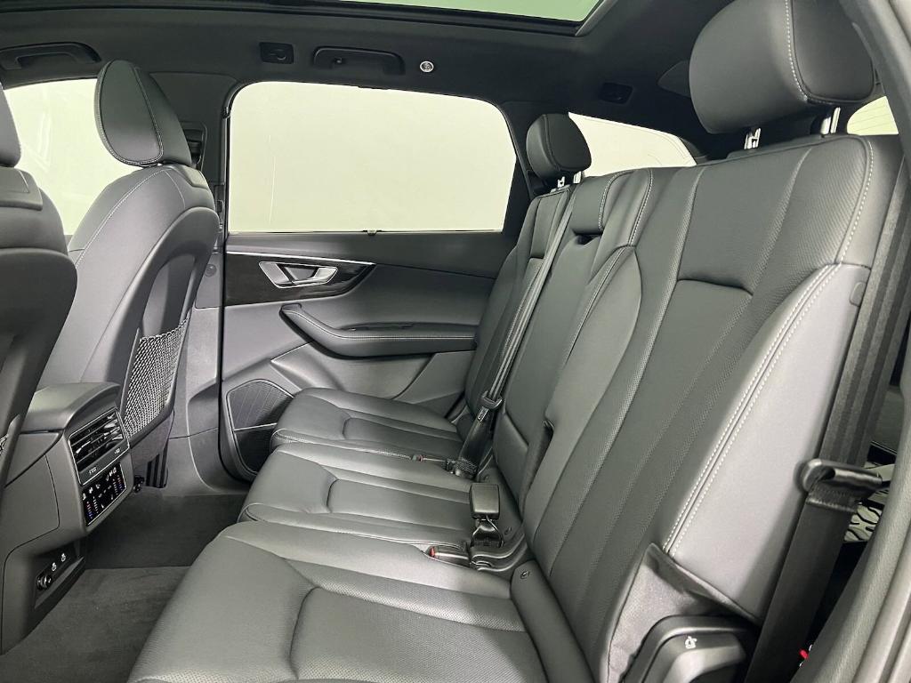 new 2025 Audi Q7 car, priced at $68,903