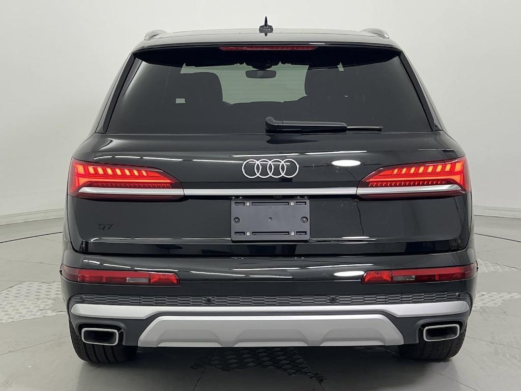 new 2025 Audi Q7 car, priced at $70,901