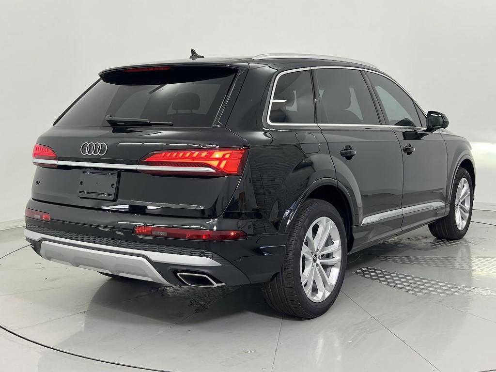 new 2025 Audi Q7 car, priced at $70,901