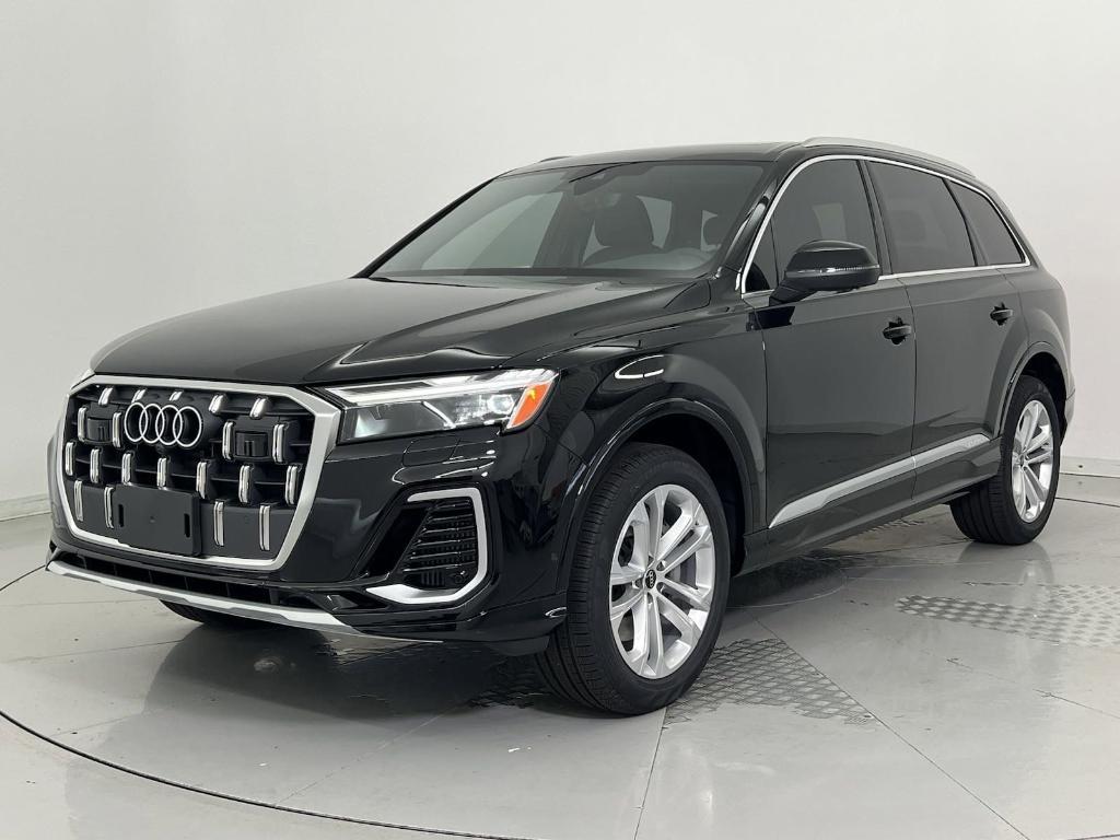 new 2025 Audi Q7 car, priced at $70,901