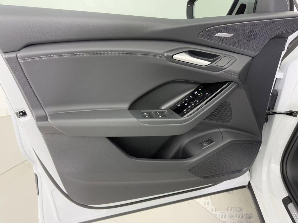 new 2025 Audi Q6 e-tron car, priced at $65,902