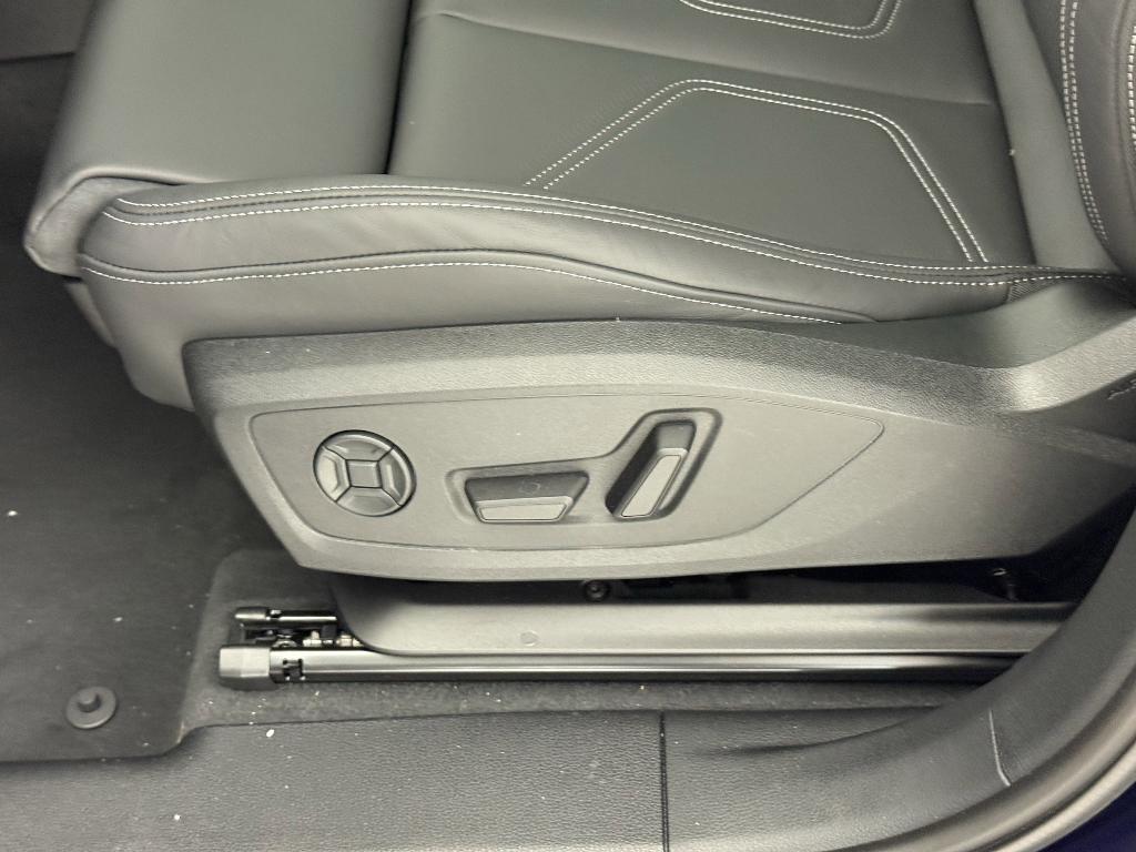 new 2025 Audi Q3 car, priced at $43,801