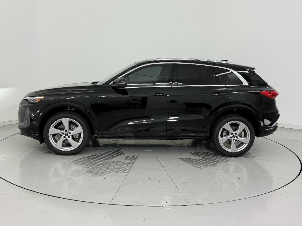 new 2025 Audi Q5 car, priced at $59,461