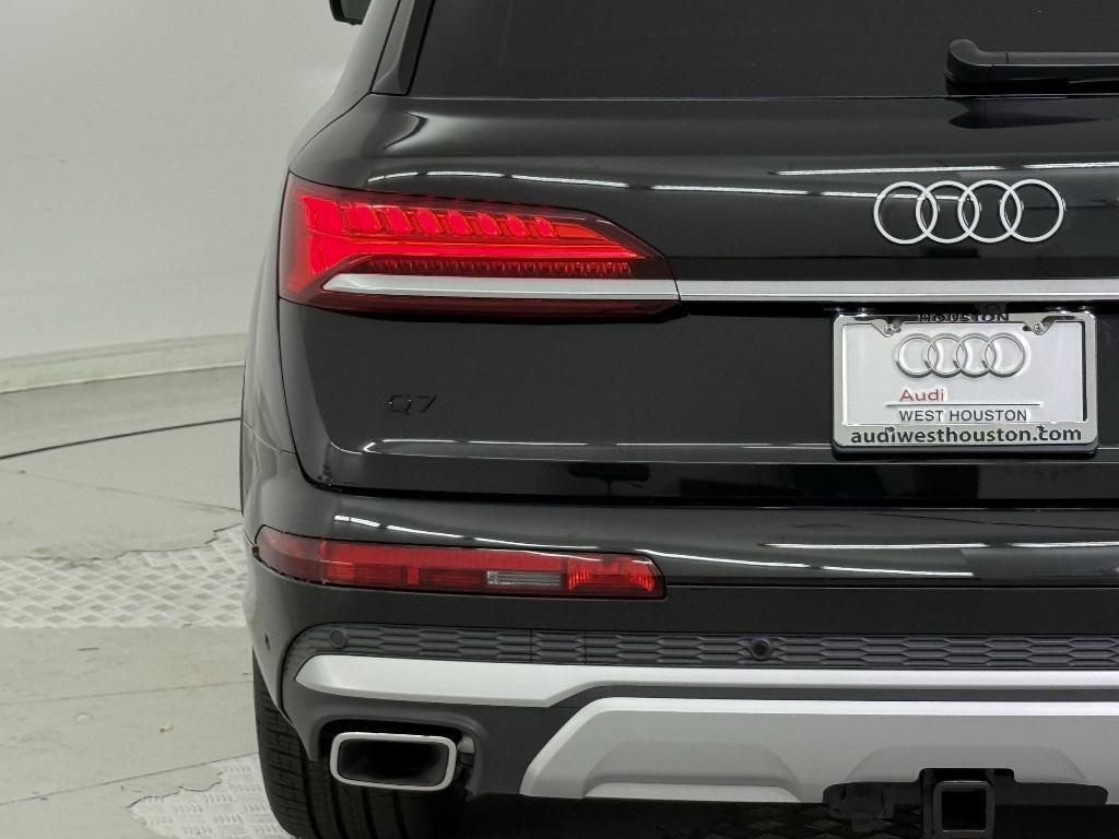 new 2025 Audi Q7 car, priced at $71,601