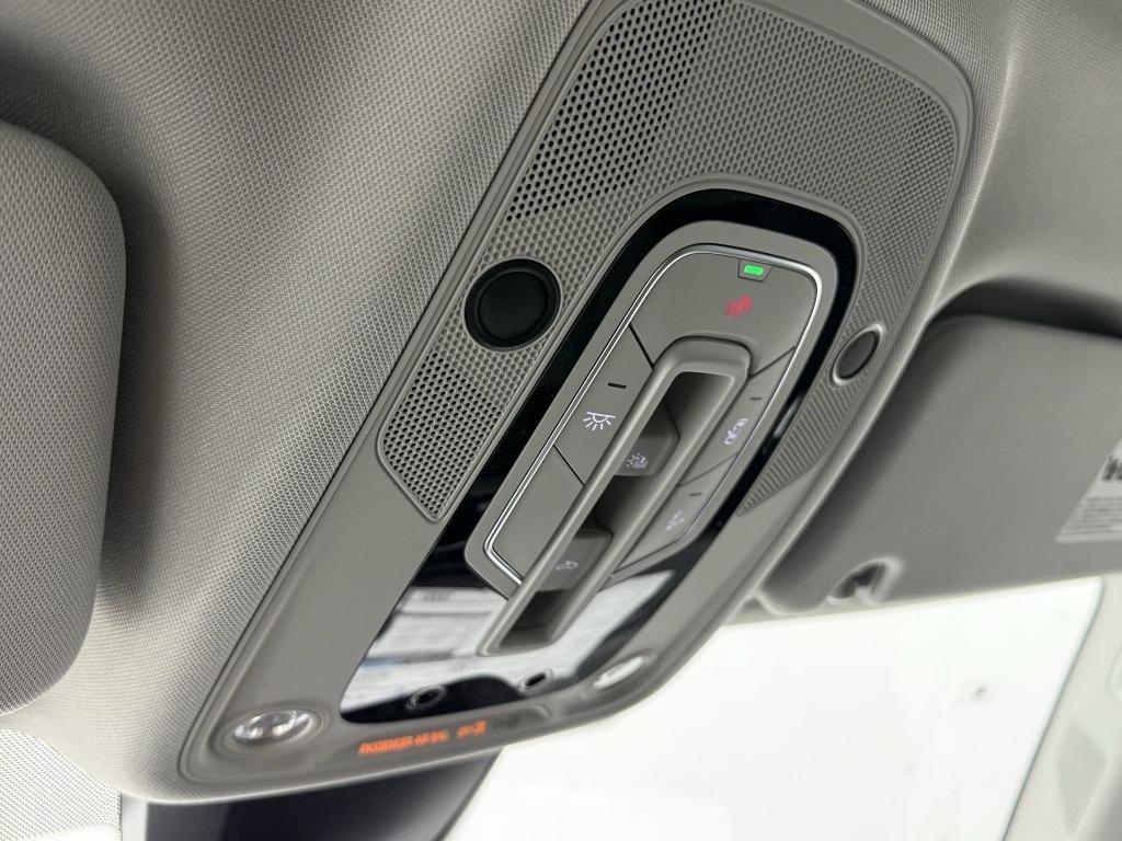 new 2025 Audi Q7 car, priced at $71,601