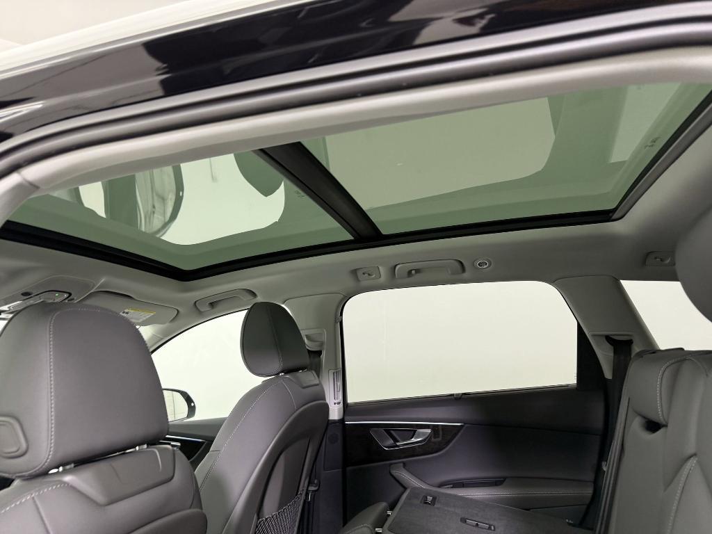 new 2025 Audi Q7 car, priced at $70,831