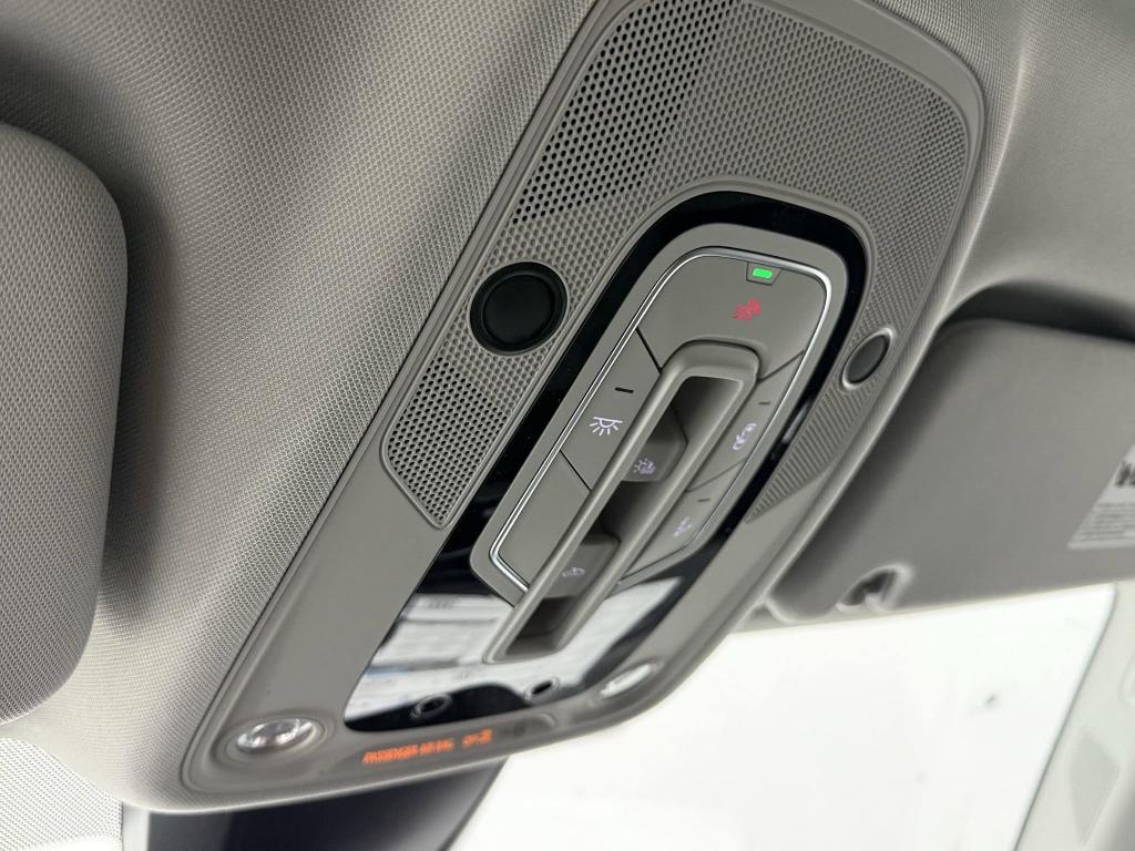 new 2025 Audi Q7 car, priced at $70,831